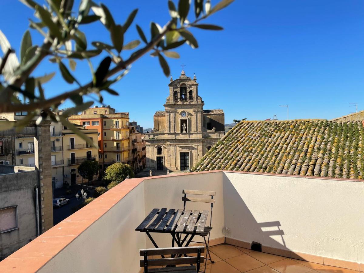 B&B L'Angolo Sulla Piazza Mirabella Imbaccari Extérieur photo