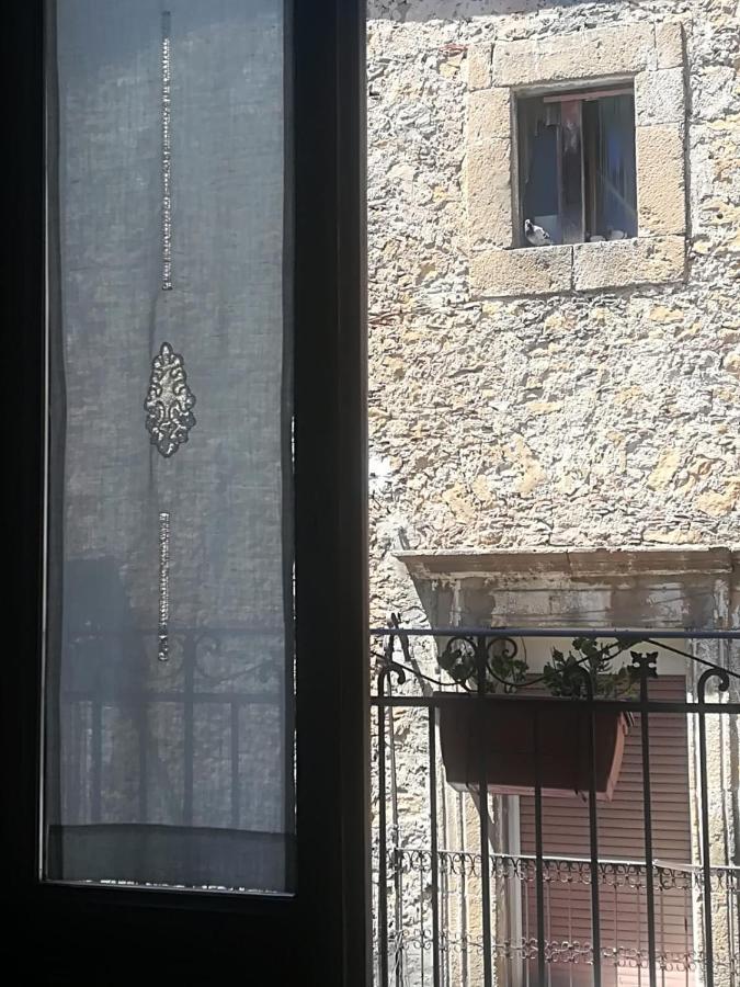 B&B L'Angolo Sulla Piazza Mirabella Imbaccari Extérieur photo